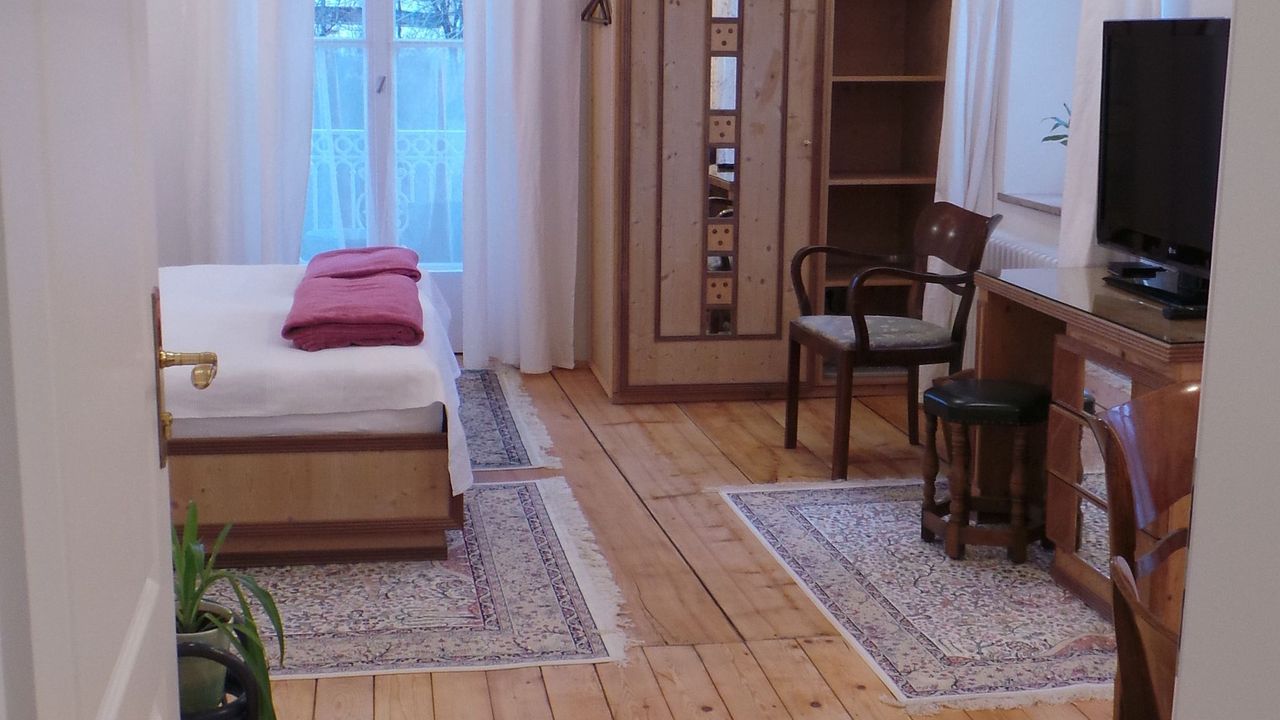 Schlafzimmer mit Ostbalkon Schlafzimmer mit Ostbalkon